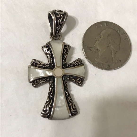 Sterling silver cross - Picture 1 of 4